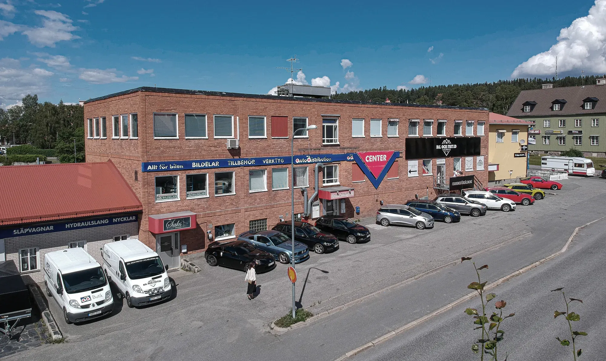 Bil & Fritids lokaler på Postgatan 7 i Vilhelmina, sedda från ovan